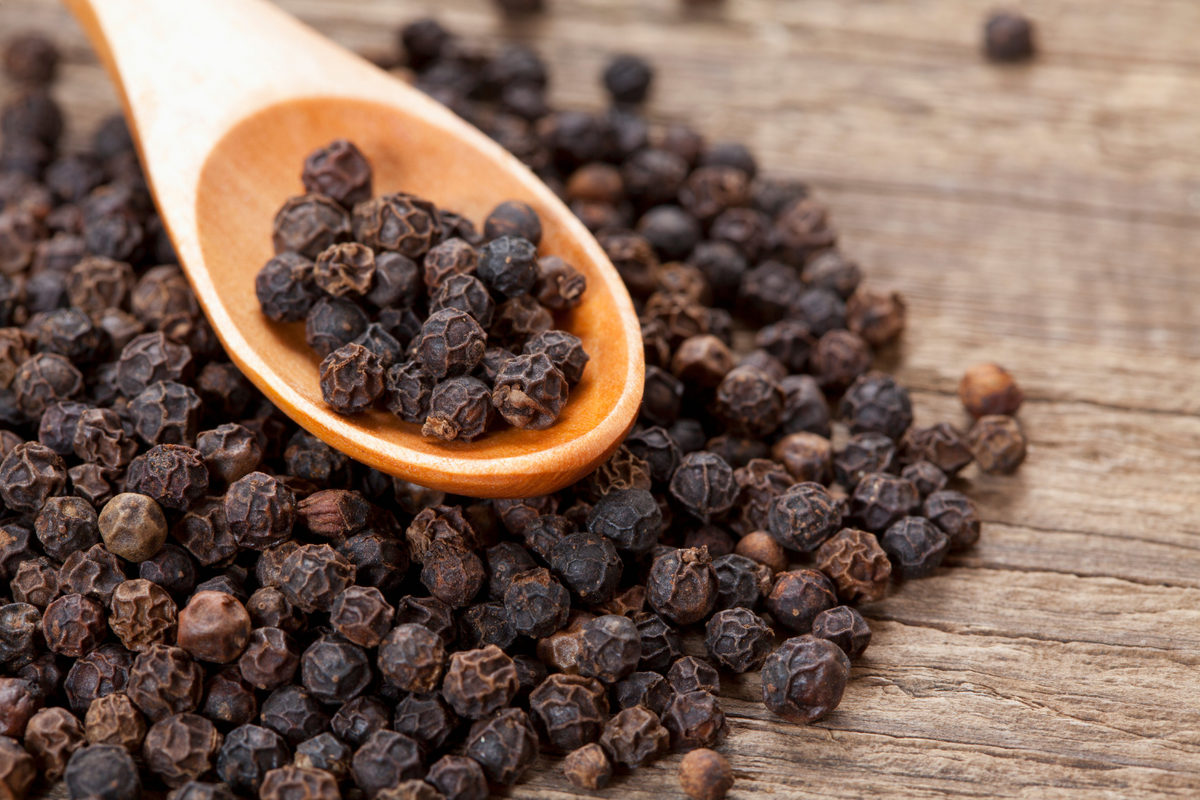 BLACK PEPPER ESSENTIAL OIL